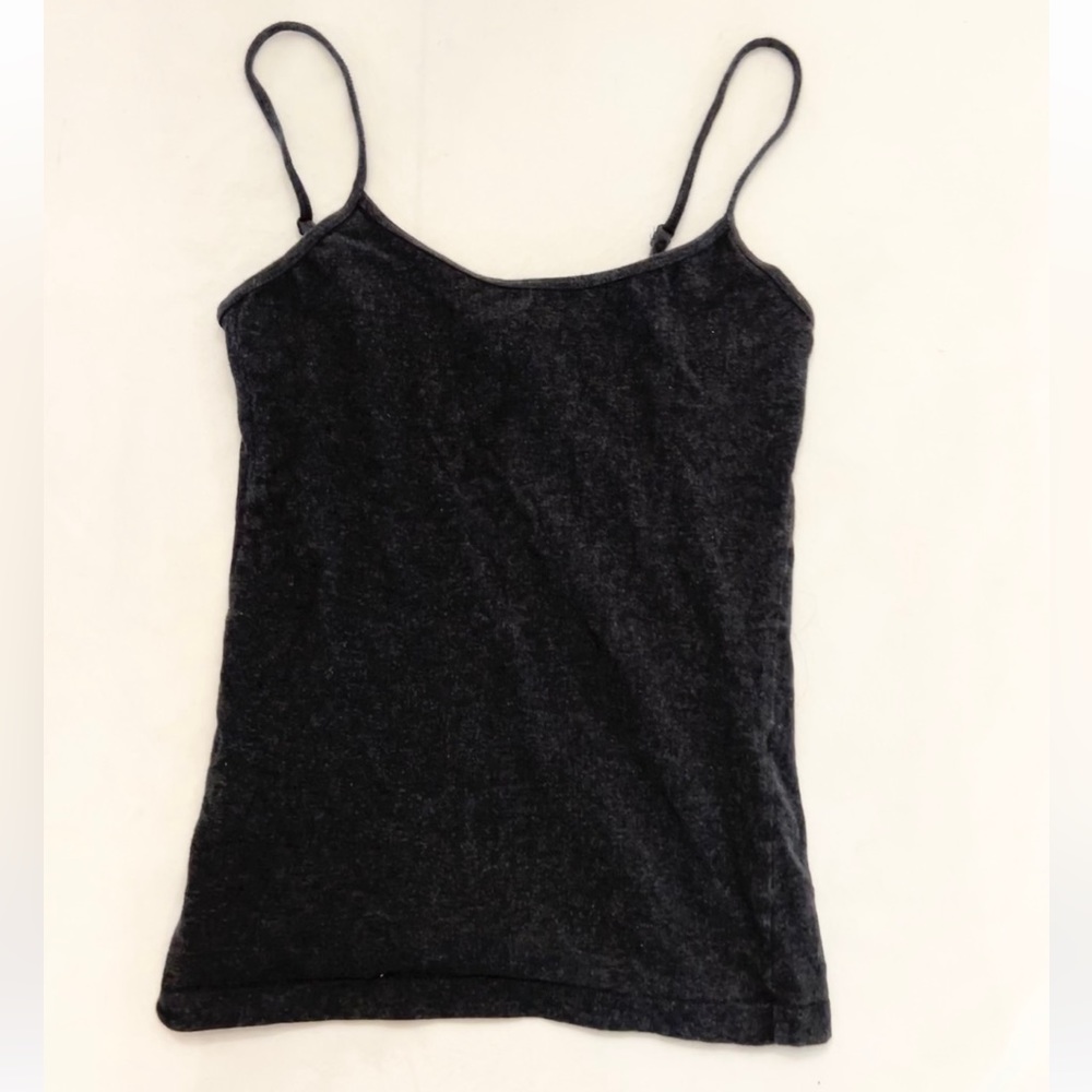 gray tank top